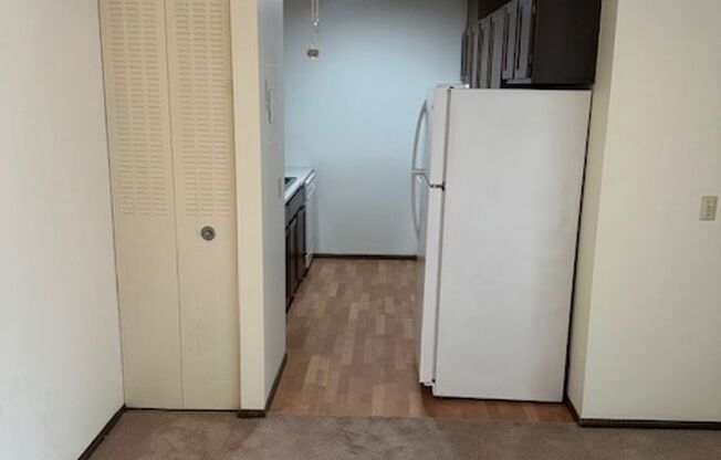 1 bed, 1 bath, 694 sqft, $1,100, Unit 35-203