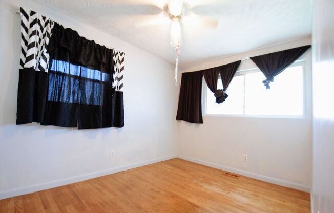 3 beds, 2 baths, $1,100