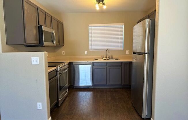 New interior paint and located in Goodyear close to I-10