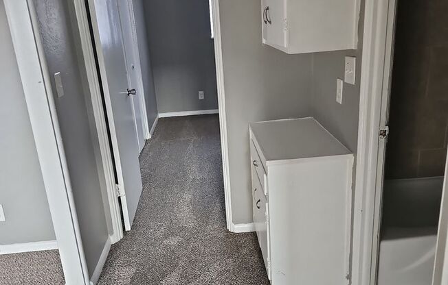 2 beds, 1 bath, 750 sqft, $1,070, Unit B01 1008 17