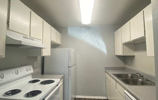 FIRST MONTH FREE! 1825 Zebulon- 2bed 1bath
