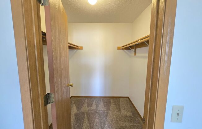 2 beds, 1 bath, 1,000 sqft, $925, Unit 83