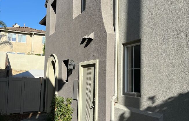 3 bedrooms townhome in beautiful Chula Vista.