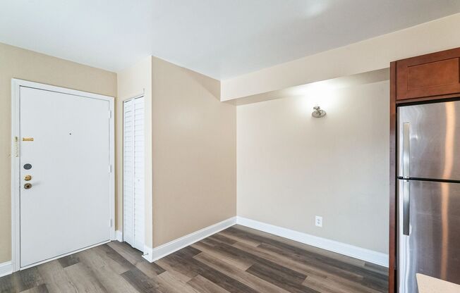 2 beds, 2 baths, 999 sqft, $2,105, Unit I33