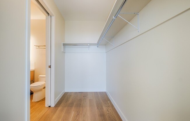 1 bed, 1 bath, 815 sqft, $4,800, Unit 25H