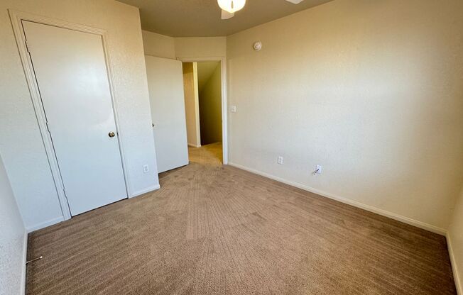 2 beds, 1.5 baths, 976 sqft, $875, Unit Apt B