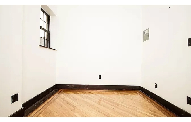 28 STUYVESANT AVE