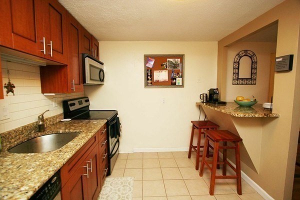 2 beds, 1 bath, 890 sqft, $3,100, Unit 14