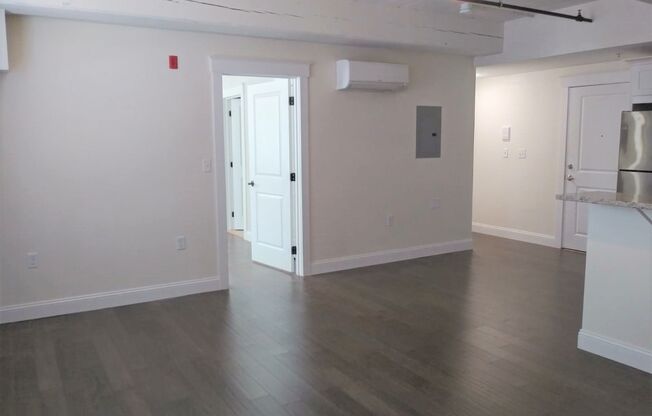 2 beds, 1 bath, 831 sqft, $2,100, Unit 102