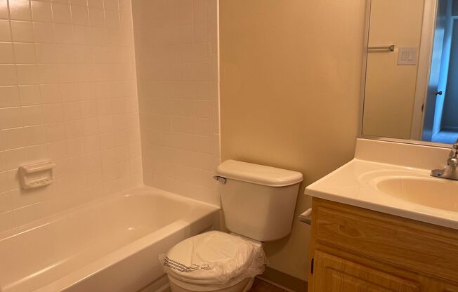 2 beds, 2 baths, 1,000 sqft, $2,175, Unit 14213 #202