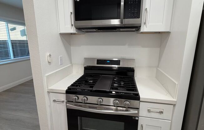 2 beds, 1 bath, 802 sqft, $2,645, Unit 6650-D