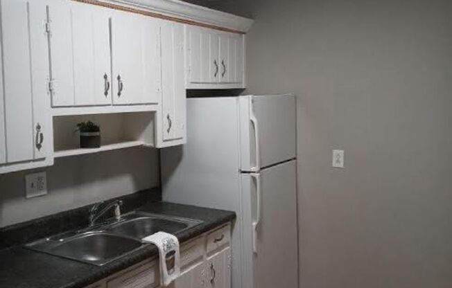 2 beds, 1 bath, 850 sqft, $1,650, Unit Apt 1