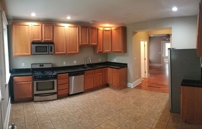 3 beds, 2.5 baths, $1,650