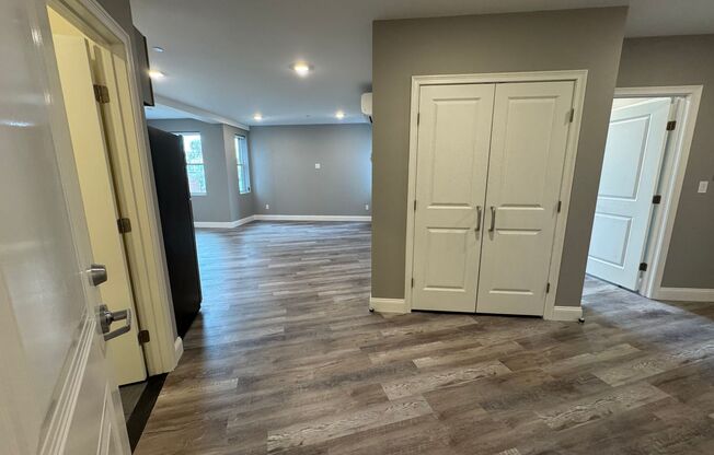 2 beds, 1 bath, 820 sqft, $2,800, Unit 214