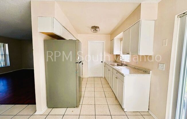 Charming 3-bedroom, 2-bathroom home Located in a well-established neighborhood in Ocoee