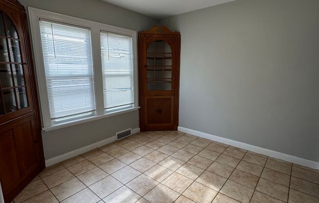 3 beds, 1 bath, $1,600