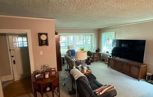 Warm & Furnished 2BR Home Near Billings Clinic