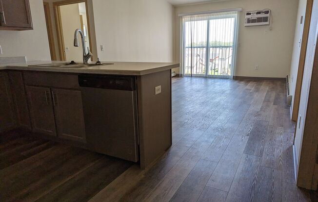 2 beds, 1 bath, 868 sqft, $1,095, Unit 111