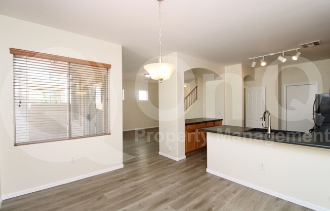 4256 E BAYLOR LN