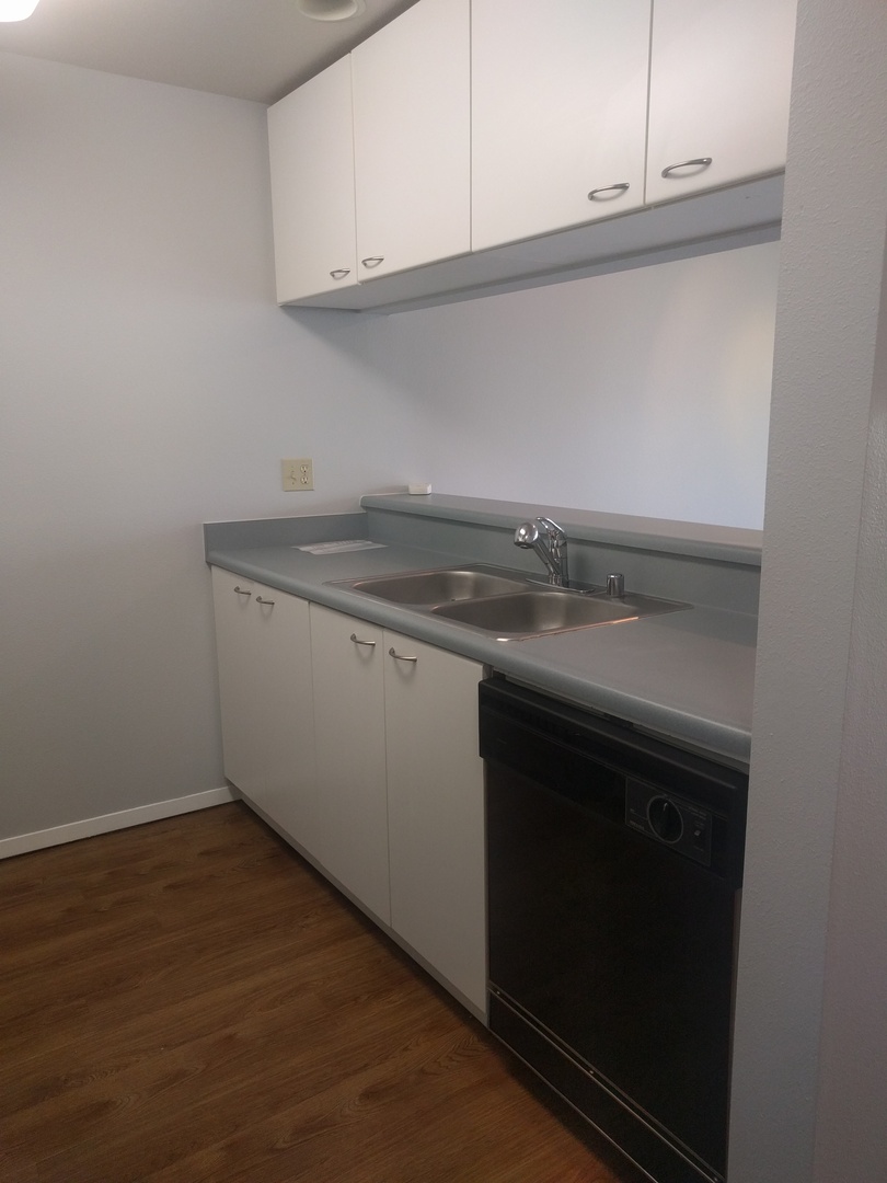 Beautiful 1BDR in the Heart of Upper Queen Anne w/ Huge Private Patio!!!