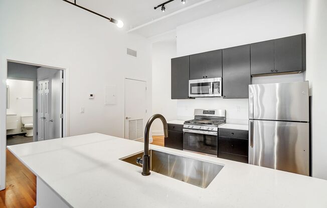 1 bed, 1 bath, 810 sqft, $1,940, Unit 100-403