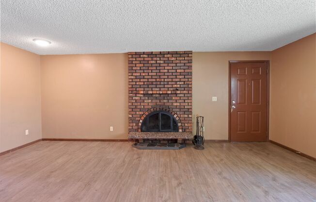 3 beds, 1 bath, $1,695, Unit 505