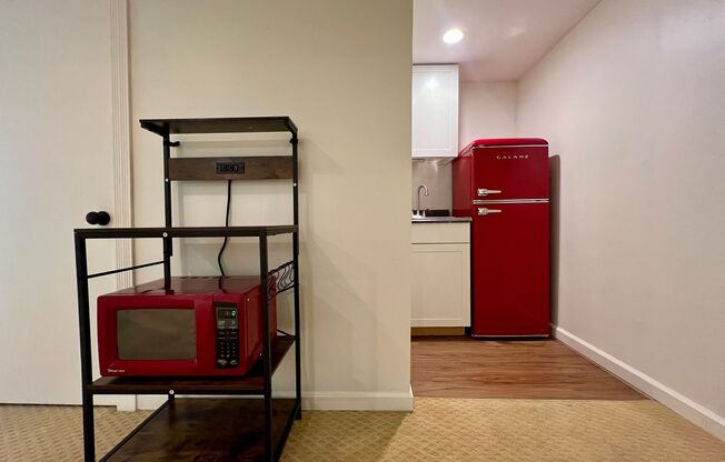 Cozy 1 bedroom with Kitchenette available now! - $1,900/mo