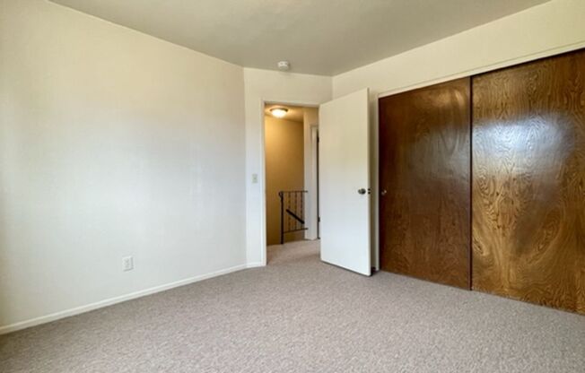 2 beds, 1.5 baths, $2,400, Unit 992 Fair Oaks Ave. Unit B