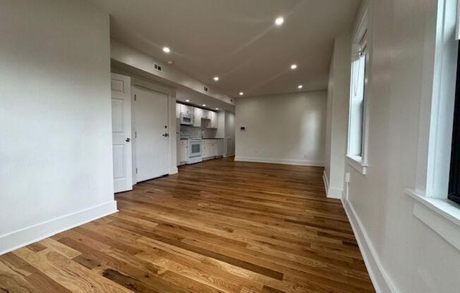 2 beds, 1 bath, 750 sqft, $2,090, Unit 5645 Hobart Street #2