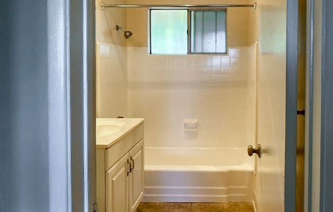 1 bed, 1 bath, 560 sqft, $2,195, Unit 4225-G