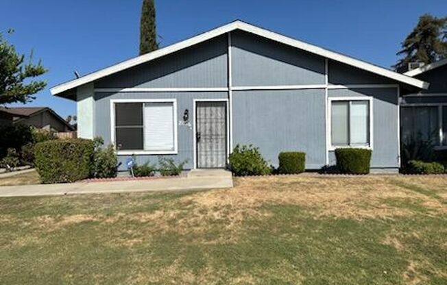 Cozy 2 bedroom front unit home in SW Bakersfield