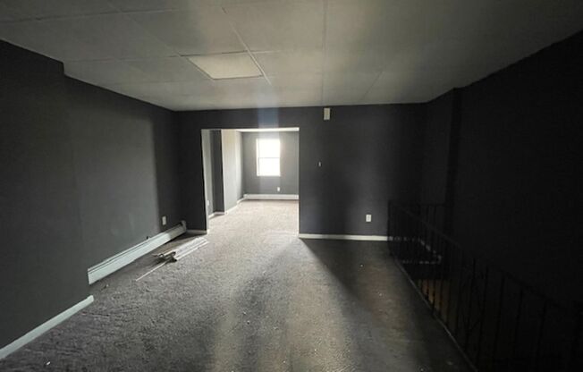 EXTREMELY Large Apartment in Grays Ferry Apartment Available NOW!