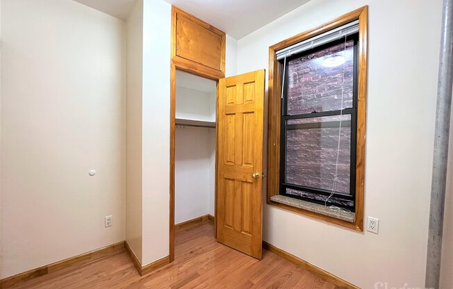 3 beds, 1 bath, $4,000, Unit 4-B