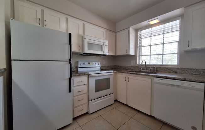 Charming 2-Bedroom Condo in Scenic Winter Park’s Mead Gardens Community