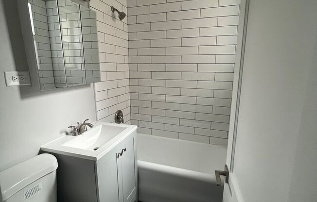 1 bed, 1 bath, 590 sqft, $1,645, Unit 609-1I