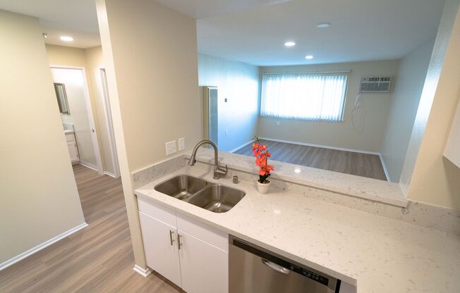 1 bed, 1 bath, 695 sqft, $1,698, Unit 111