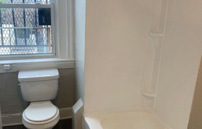 Studio, 1 bath, 450 sqft, $1,149, Unit 50-4