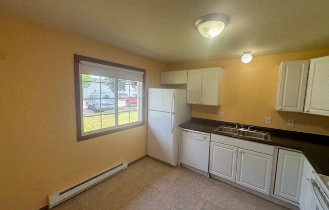 2 beds, 1 bath, 750 sqft, $1,125