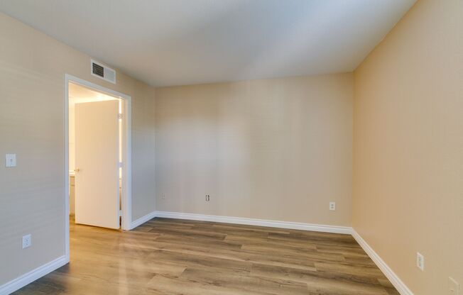 2 beds, 2 baths, $1,395, Unit UNIT 1016