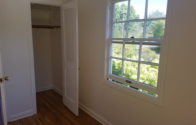 1 bed, 1 bath, 740 sqft, $1,575, Unit 35