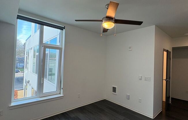 Studio, 1 bath, 236 sqft, $999, Unit 321