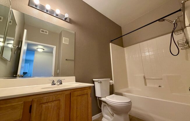 2 beds, 2 baths, $1,300, Unit # 2024