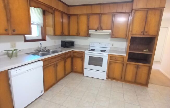 2 beds, 1 bath, 903 sqft, $1,170, Unit K-12