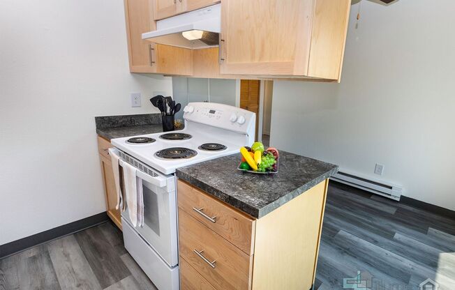 2 beds, 1 bath, 730 sqft, $1,600, Unit 79