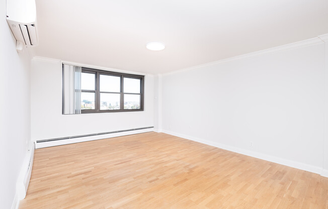 2 beds, 1 bath, 793 sqft, $3,600, Unit 18H