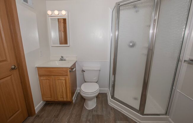 3 beds, 2 baths, 1,600 sqft, $1,995, Unit ew-21