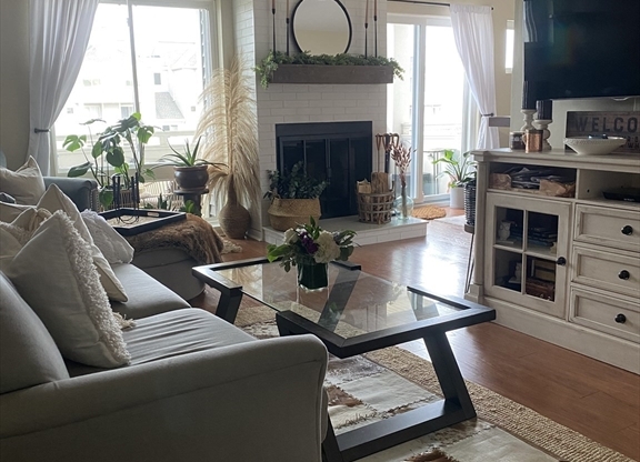 2 beds, 1.5 baths, 1,014 sqft, $3,000, Unit F304