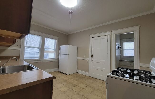 2 beds, 1 bath, $1,350, Unit #38