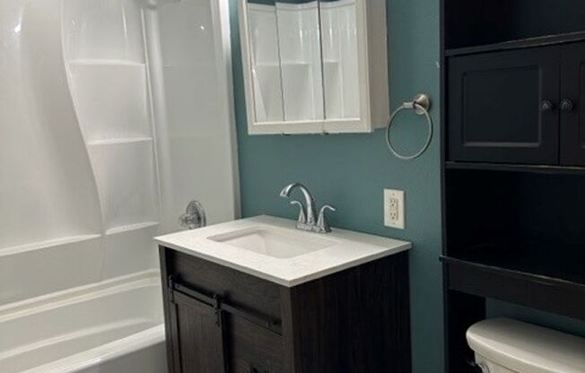 2 beds, 1 bath, 900 sqft, $1,425, Unit Unit 3