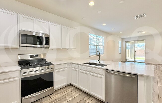 2633 W HIDALGO AVE